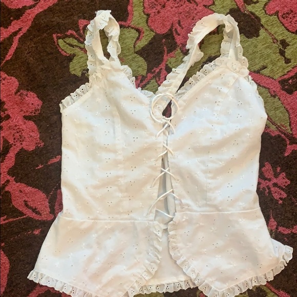 Beautiful white eyelet lace top - Picture 2 of 5